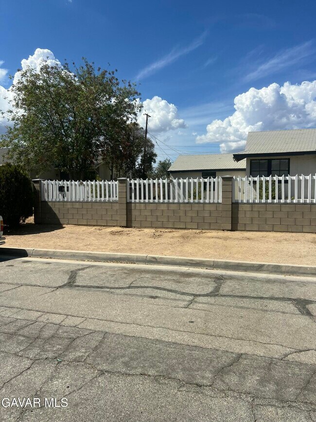 Building Photo - 38725 Jacklin Ave
