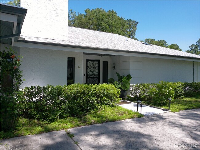 Foto del edificio - 96 Sycamore Cir