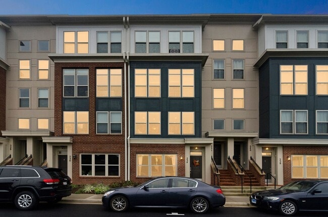 Building Photo - Beautiful and within walking distance to a...