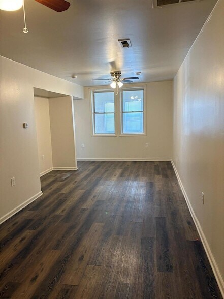 Foto del edificio - 811 N Indiana Ave