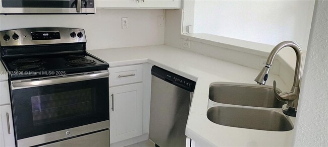 Foto del edificio - 7803 NW 116th Ave