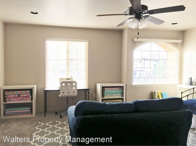Building Photo - 6 br, 4 bath House - 2830 E Carmine Dr