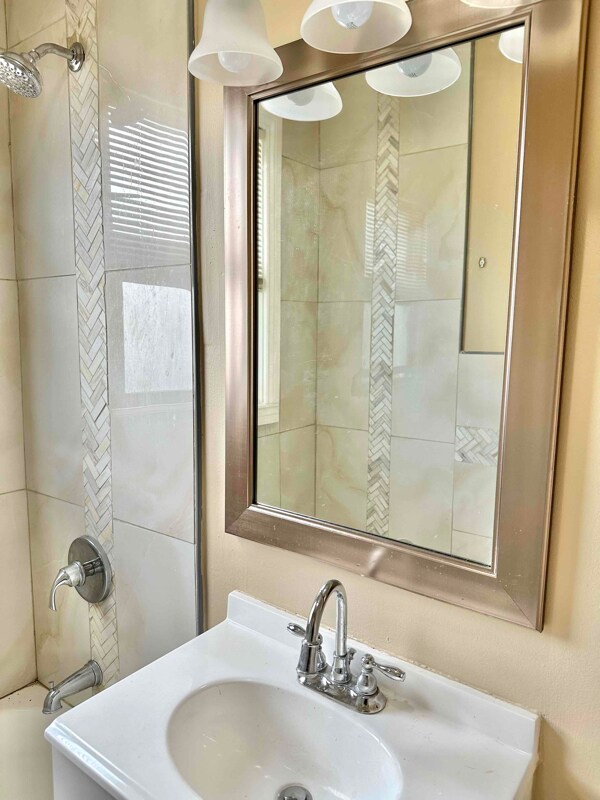 Foto principal - 1144 W 84th St