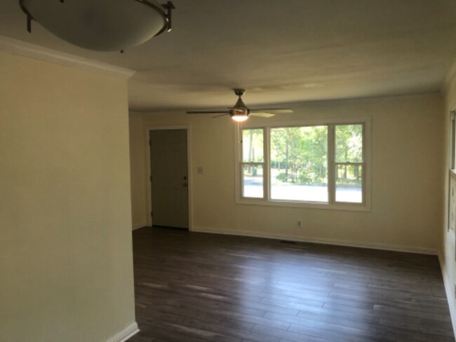 Foto del edificio - 406 Forest Cir
