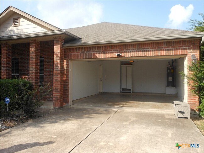 Building Photo - 2242 Lakeline Dr
