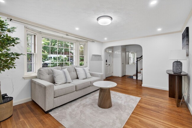 Building Photo - 64 Redlands Rd