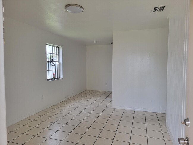 Foto del edificio - 2971 NW 160th St