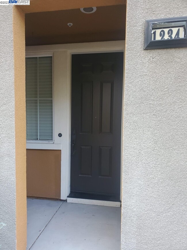 Building Photo - 1234 Nestwood Way