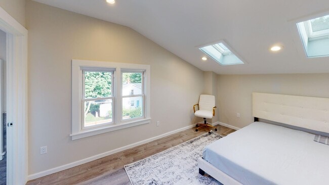 Building Photo - Renovated Luxury 1-Bedroom Apt Near Yale SOM