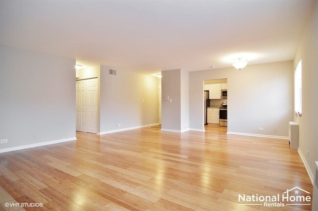Building Photo - 6250 N Francisco Ave Unit 2BE