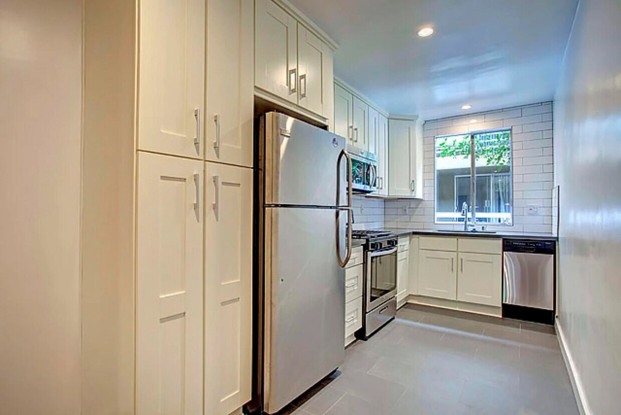 Foto principal - 1623 N Formosa Ave