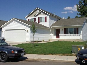 Building Photo - 3201 Thistle Creek Ln