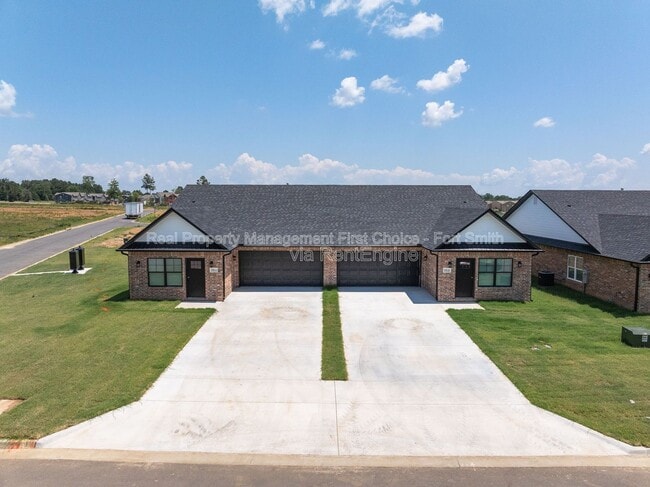 Building Photo - 8725 Cantera Dr