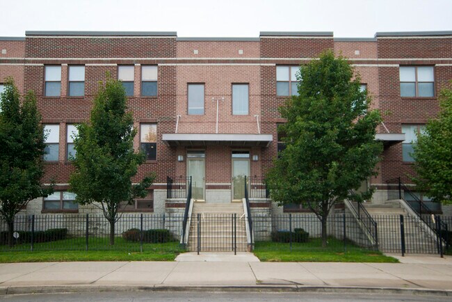 Foto del edificio - 7733 Woodward Ave