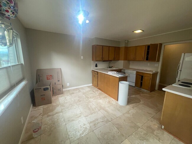 Foto del edificio - Spacious 2 Bed 1 Bath Apt in SLC