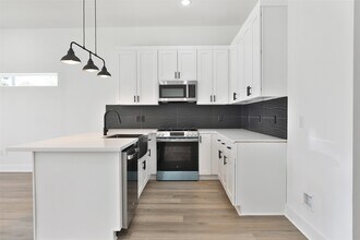 Building Photo - 8133 Cabot St