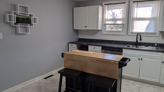 Foto del edificio - 502 E State Ave