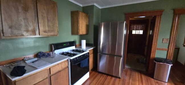 Eat in Kitchen , new stainless re - 54 Hoffman St