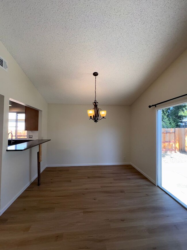 Building Photo - 1006 Longspur Dr
