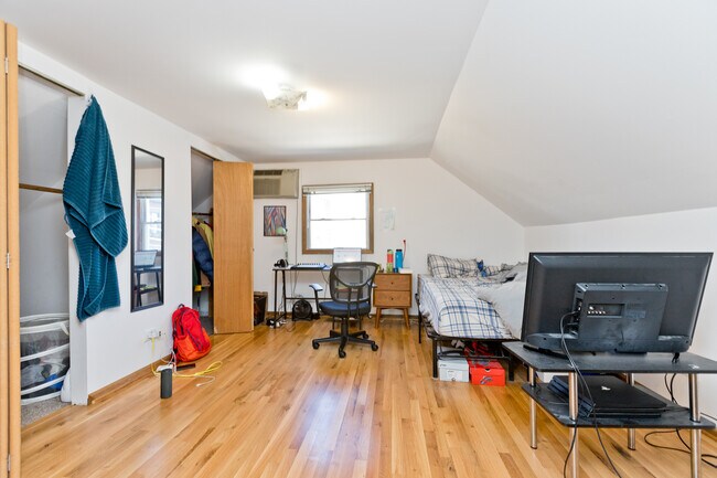 Building Photo - 1414 W Henderson St