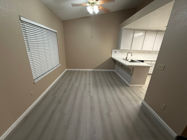 Dining area - 1102 Cedar Creek Dr