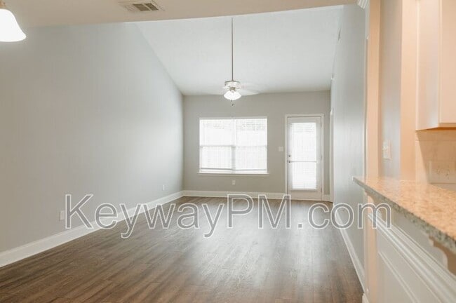 Building Photo - 1011 Coveside Trl