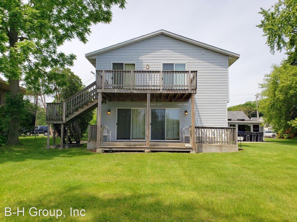 Primary Photo - 1091 Sheridan Rd