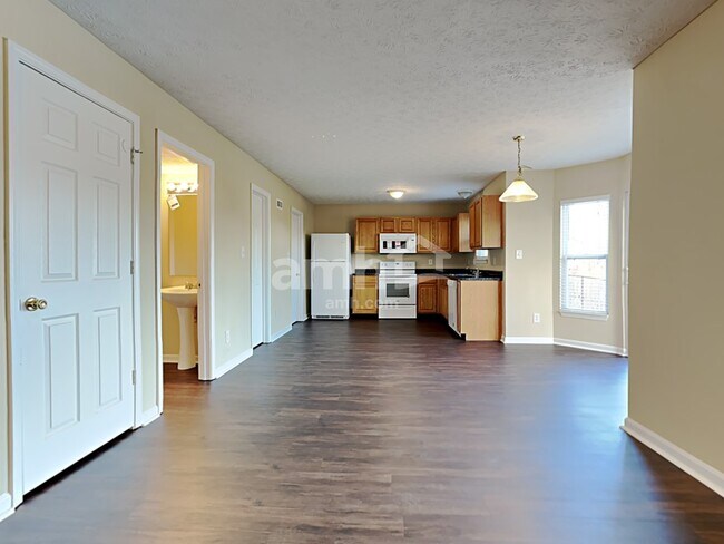 Building Photo - 881 Yellowwood Dr