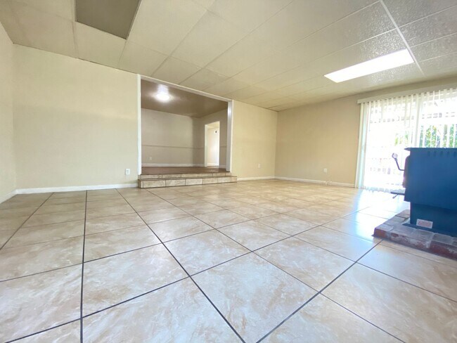 Foto del edificio - 3 Bedroom Home with a Huge Backyard