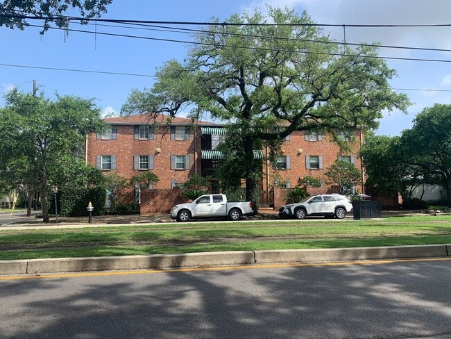 Photo - 2855 St Charles Ave Apartment