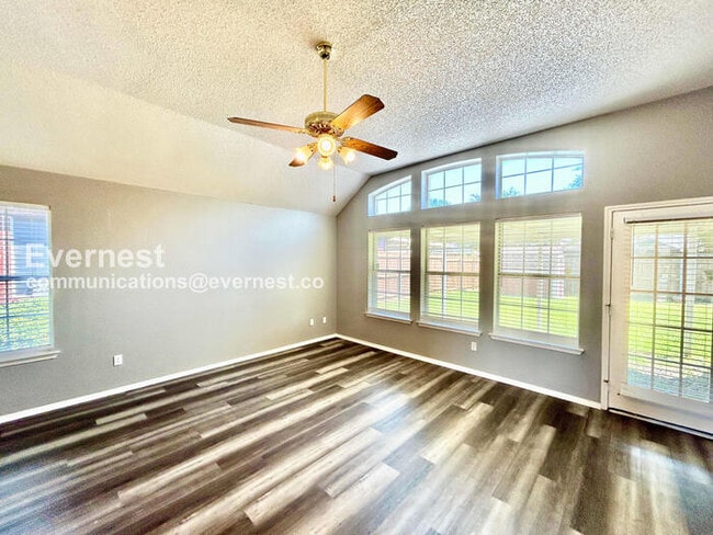 Foto del edificio - 1608 Willow Creek