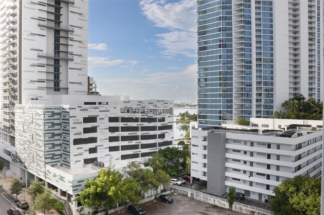 Foto del edificio - 2200 NE 4th Ave