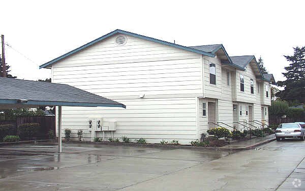 Primary Photo - 19941 Redwood Rd