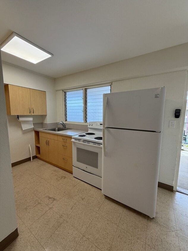 Primary Photo - 3408 Waialae Ave