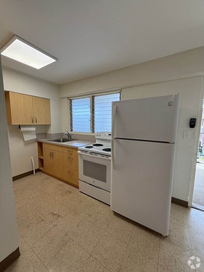 Building Photo - 3408 Waialae Ave