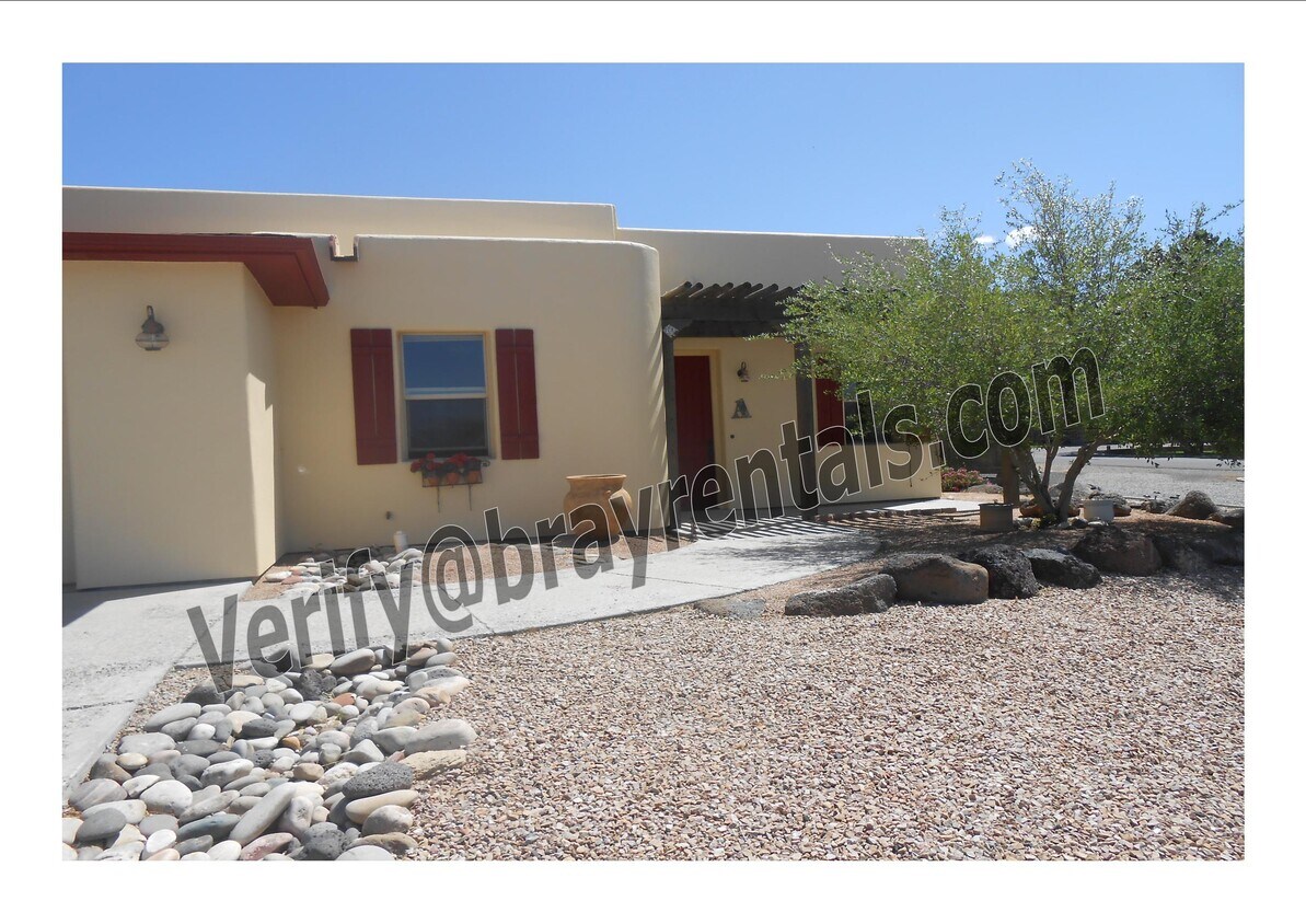 Foto principal - 604 Peony Dr