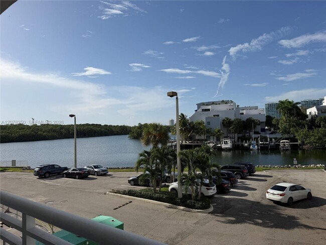 Foto del edificio - 400 Kings Point Dr