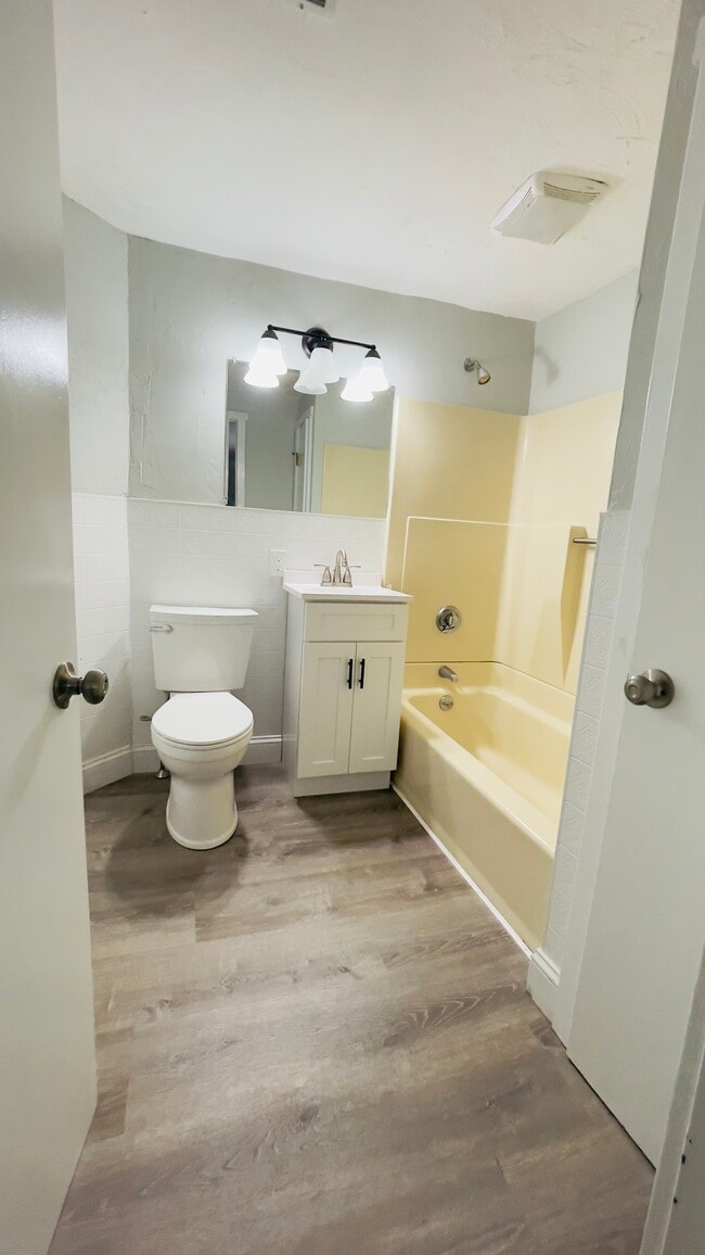 Building Photo - 58 Windsor St