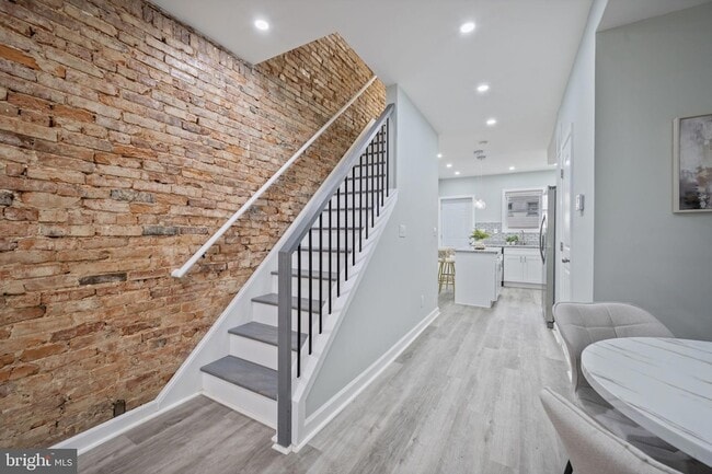 Building Photo - 328 S Macon St.