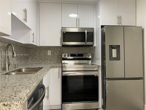 Building Photo - 9320 Fontainebleau Blvd