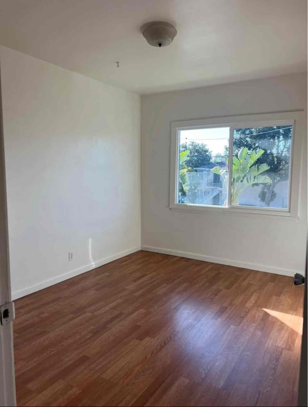 Building Photo - 11411 Oxnard St