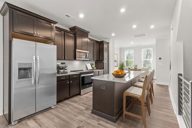Foto del edificio - Charming Brand New 3BR Townhome in Uptown ...