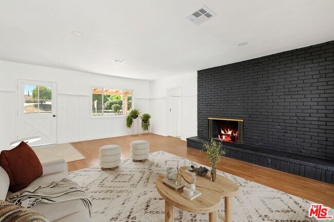 Foto del edificio - 22717 Miranda St