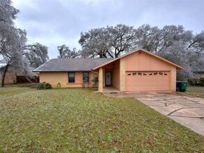 Building Photo - 2407 Versailles Dr