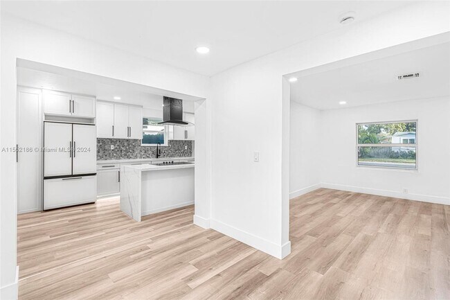 Foto del edificio - 216 NE 160th St