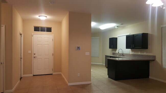 Building Photo - 936 W. ORANGE ST  3 BEDROOM 2 BATHROOM - H...