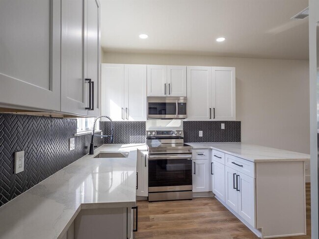 Foto del edificio - 210 Mockingbird Ln W