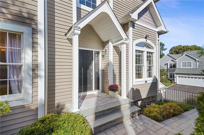 Foto del edificio - 9 Hopkins Ln