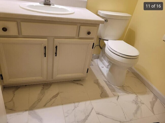 Main bedroom Bath - 1721 Euclid Ave