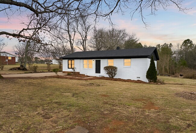 Building Photo - Lawndale